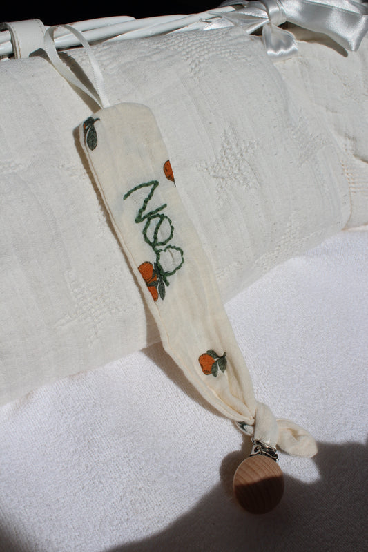 Attache tétine avec broderie (plusieurs choix de tissus)