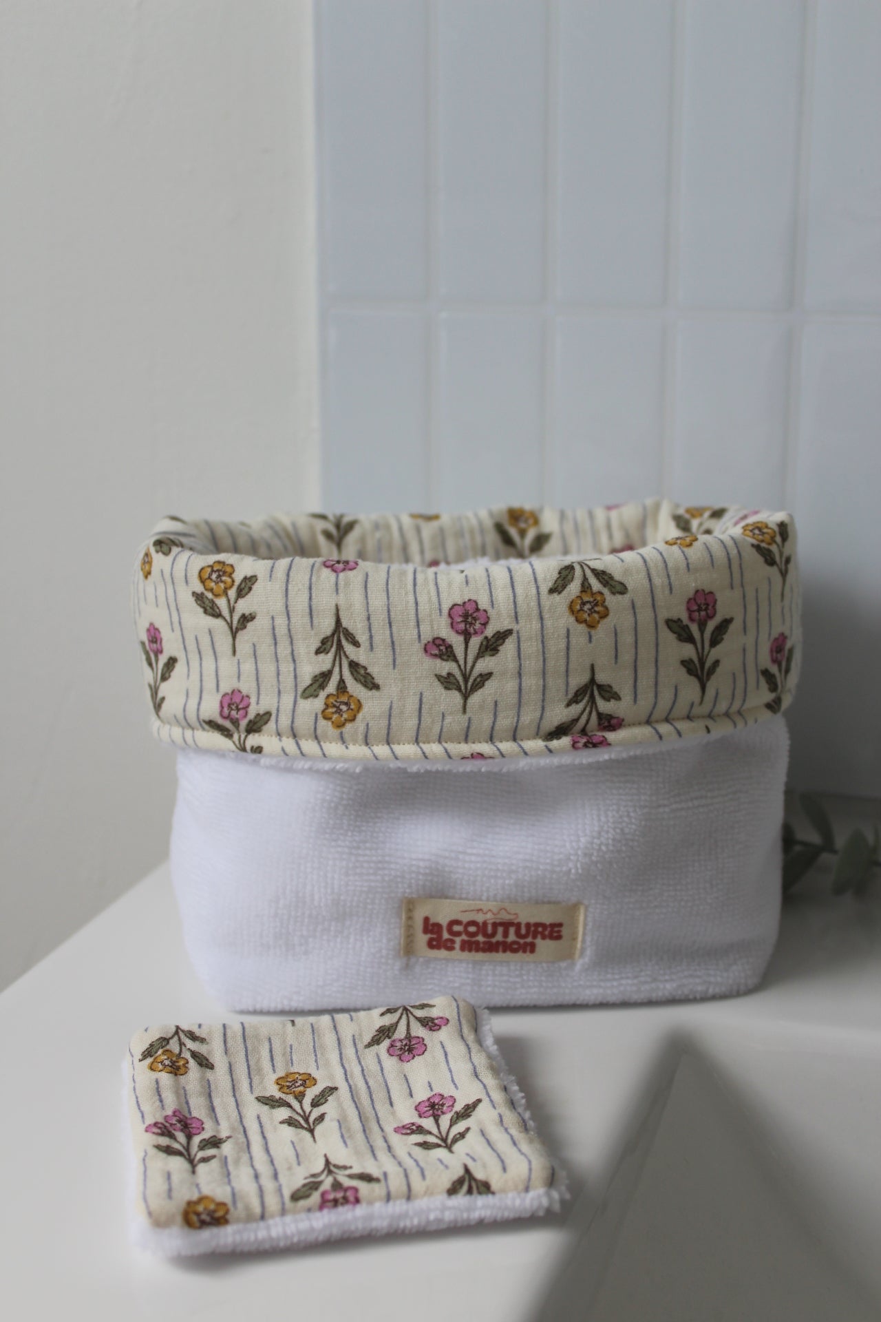 Panier de rangement + 5 cotons lavables fleuris