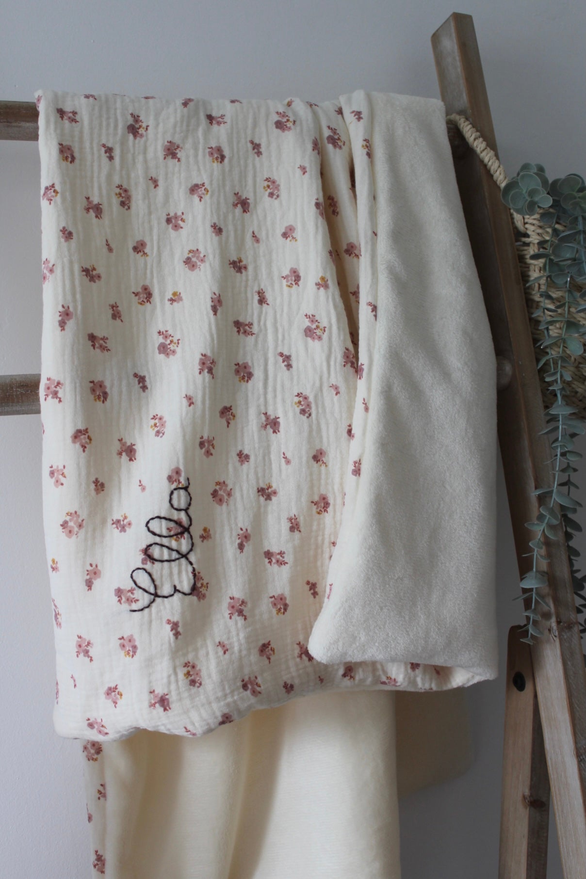 Couverture personnalisée avec broderie (plusieurs choix de tissus)