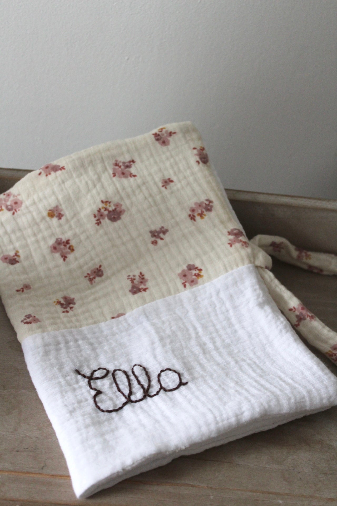 Protège-carnet de santé avec broderie