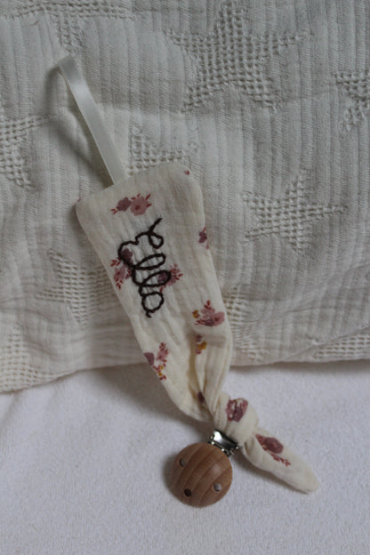 Attache tétine avec broderie (plusieurs choix de tissus)