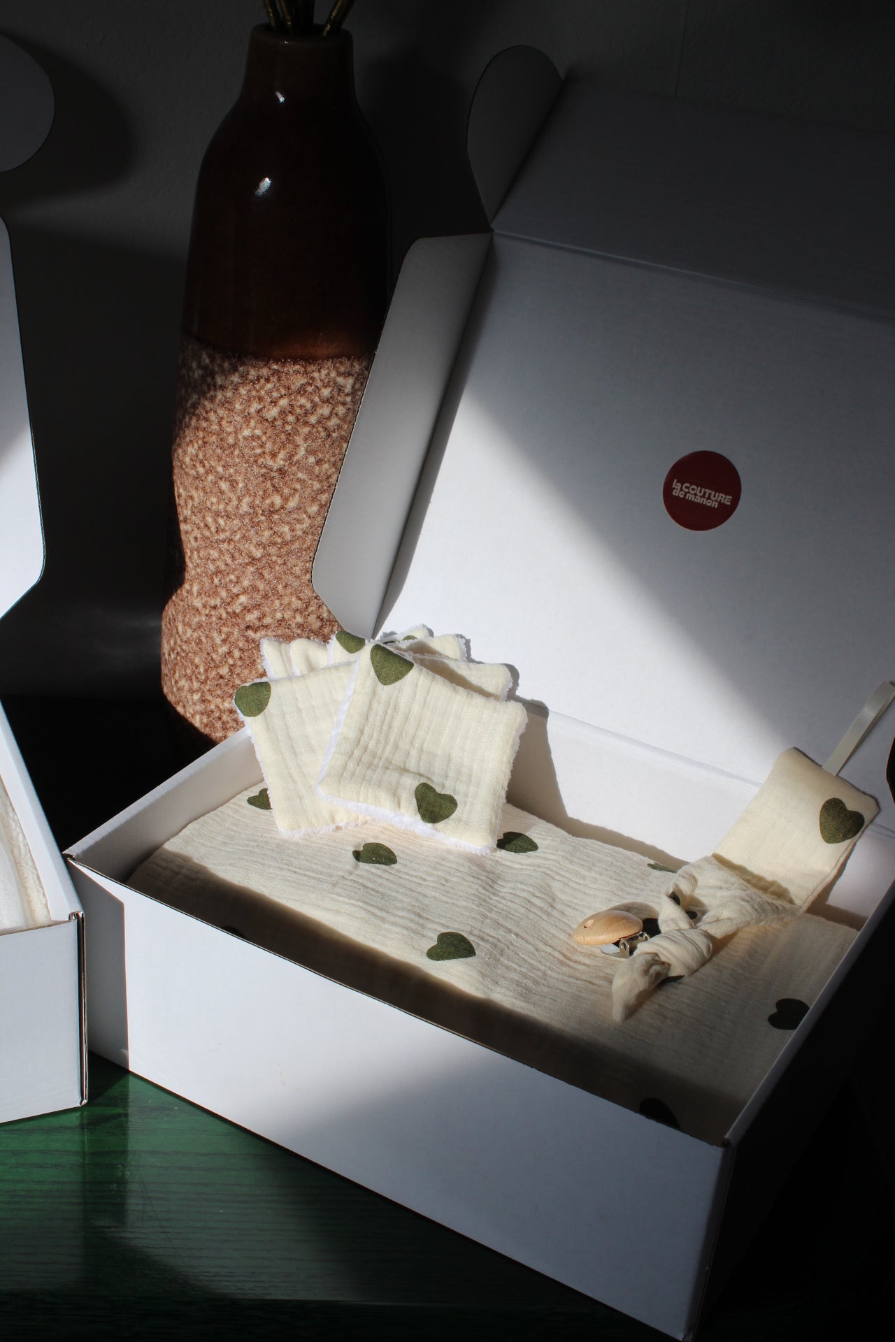 Coffret de naissance avec broderie