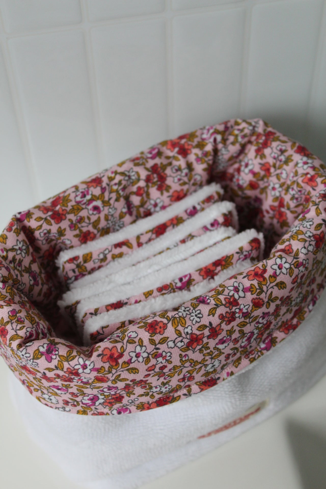 Panier de rangement + 5 cotons lavables roses