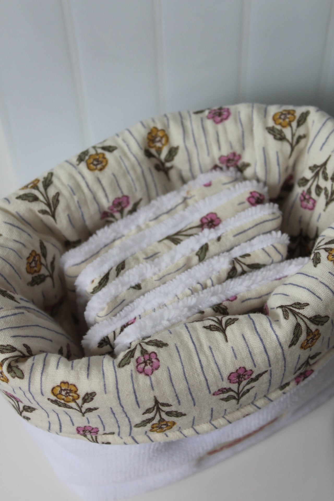 Panier de rangement + 5 cotons lavables fleuris