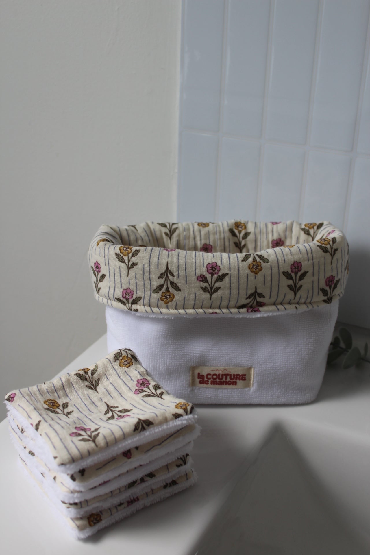 Panier de rangement + 5 cotons lavables fleuris
