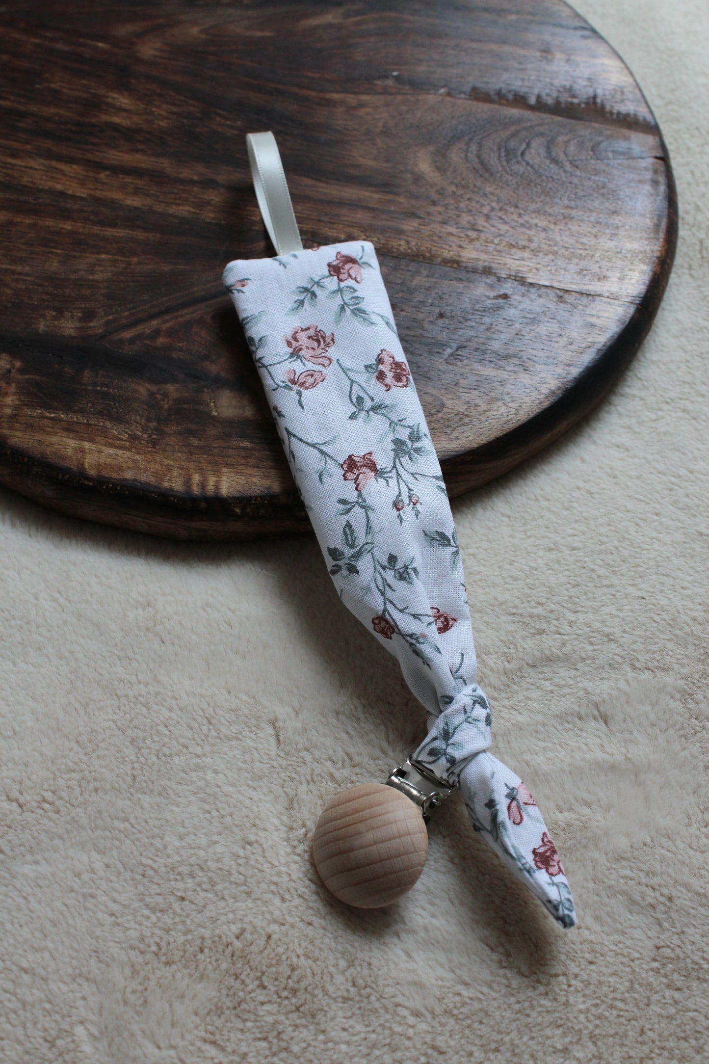 Attache tétine avec broderie (plusieurs choix de tissus)