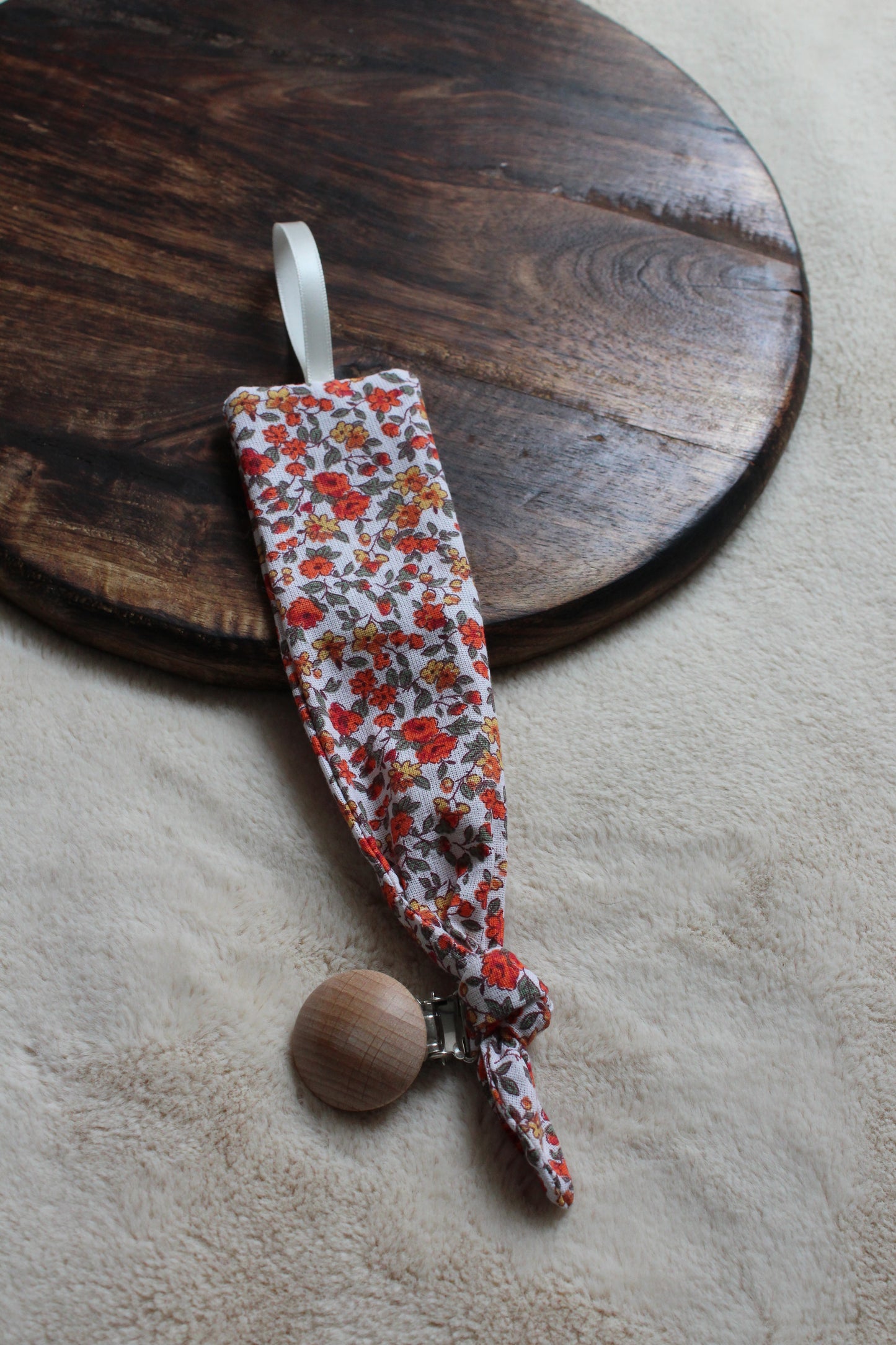 Attache tétine avec broderie (plusieurs choix de tissus)
