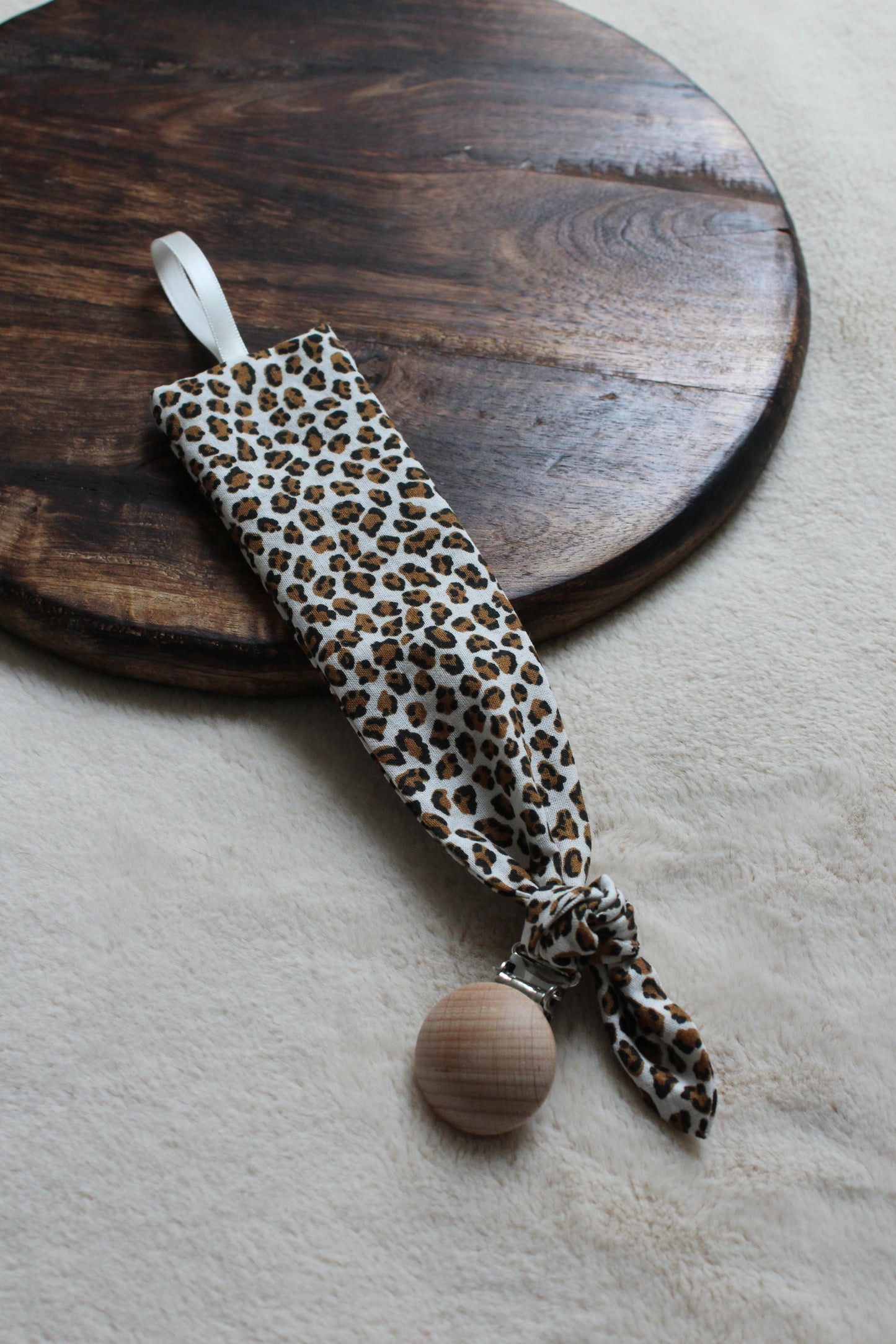 Attache tétine avec broderie (plusieurs choix de tissus)