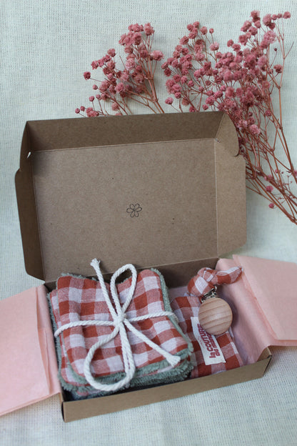 Coffret cadeau cotons lavables + attache tétine