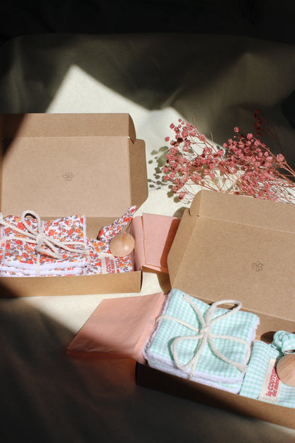 Coffret cadeau cotons lavables + attache tétine